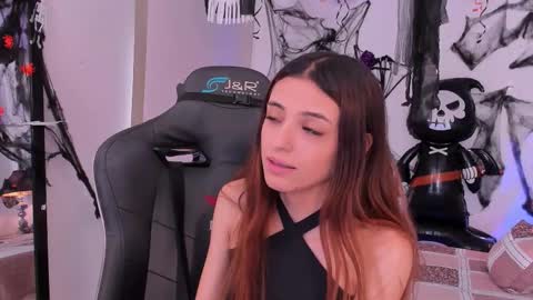 Snapshot of sofiarouge_ chatting on October 6, 8:28 pm Sofia Help me reach 5K followers online show from October 6, 8:28 pm