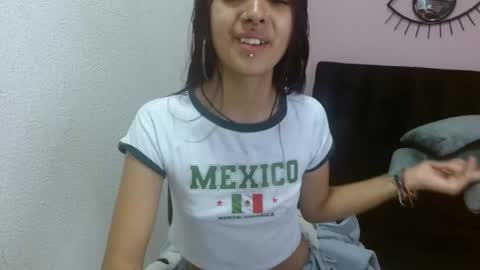 Snapshot of sofiasexygirl69 chatting on June 5, 12:33 pm sofiasexygirl69 online show from June 5, 12:33 pm