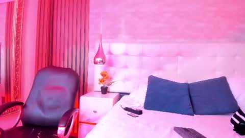 sofiathoompson online show from June 21, 8:44 pm