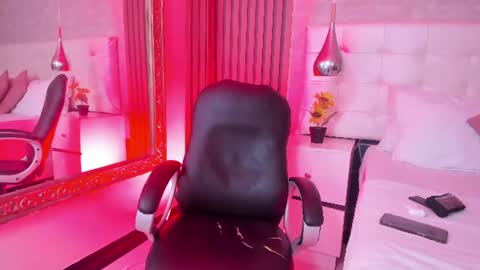 sofiathoompson online show from June 23, 9:02 pm