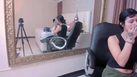 sofiathoompson online show from June 28, 9:21 pm