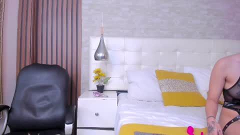 sofiathoompson online show from July 8, 9:19 pm