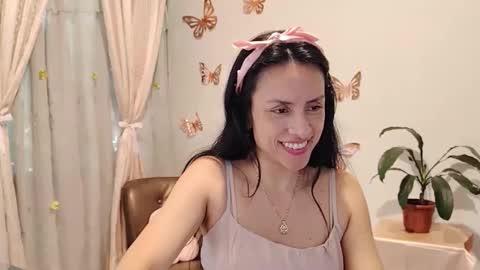 Snapshot of sofibelladelavega chatting on October 14, 3:35 pm Sofi Bella online show from October 14, 3:35 pm