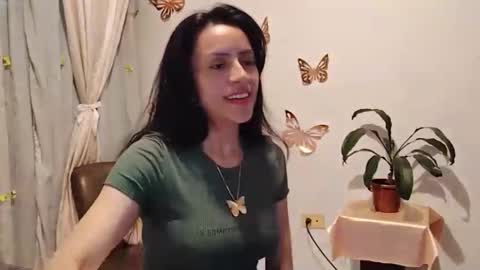 Snapshot of sofibelladelavega chatting on October 19, 1:23 pm Sofi Bella online show from October 19, 1:23 pm