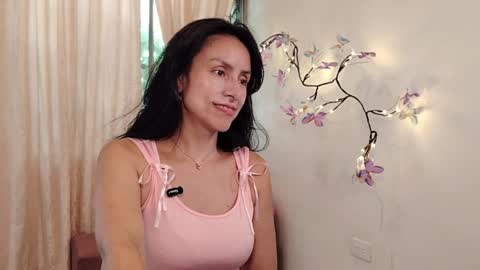 Snapshot of sofibelladelavega chatting on April 7, 7:14 pm Sofi Bella online show from April 7, 7:14 pm