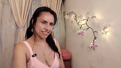 Snapshot of sofibelladelavega chatting on April 14, 7:09 pm Sofi Bella online show from April 14, 7:09 pm