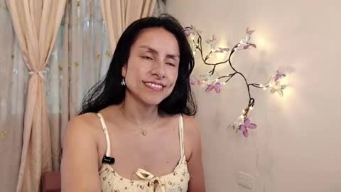 Snapshot of sofibelladelavega chatting on April 18, 7:07 pm Sofi Bella online show from April 18, 7:07 pm