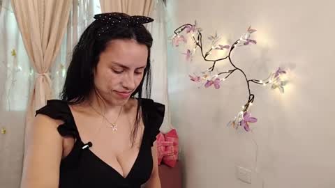 Snapshot of sofibelladelavega chatting on April 22, 7:15 pm Sofi Bella online show from April 22, 7:15 pm