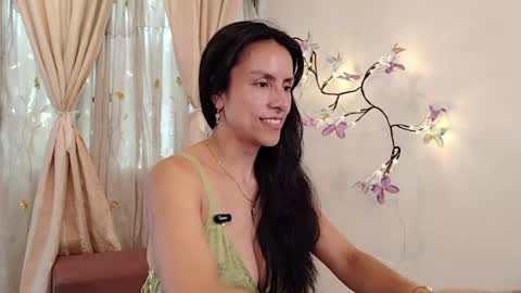 Snapshot of sofibelladelavega chatting on May 7, 7:30 pm Sofi Bella online show from May 7, 7:30 pm