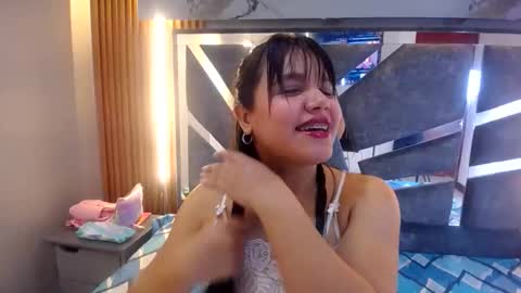Snapshot of soficutesmilefon chatting on June 5, 4:24 pm soficutesmilefon online show from June 5, 4:24 pm