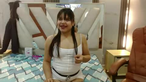 Snapshot of soficutesmilefon chatting on June 13, 1:53 pm soficutesmilefon online show from June 13, 1:53 pm