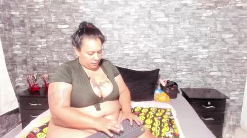 Vicky  online show from January 14, 12:45 pm