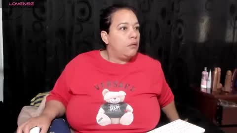 Snapshot of sofie_storm chatting on May 12, 12:35 pm Vicky online show from May 12, 12:35 pm