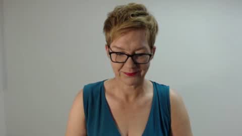 Snapshot of sofie_velvet chatting on July 24, 7:50 am Sofie Velvet online show from July 24, 7:50 am