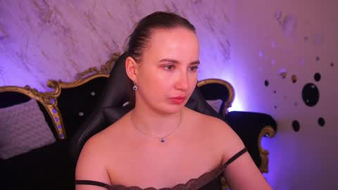 Snapshot of sofiebloom chatting on April 1, 3:18 am Sofie online show from April 1, 3:18 am