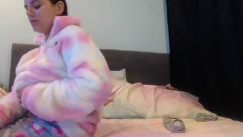 Snapshot of sofigarcia17 chatting on December 30, 3:25 am sofi online show from December 30, 3:25 am