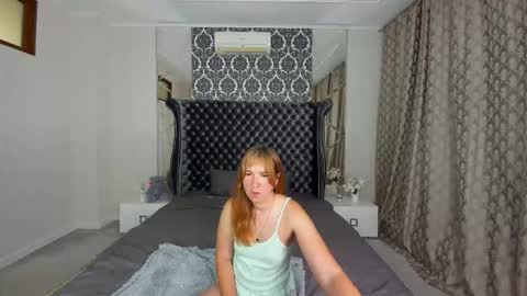 Snapshot of sofii_darling chatting on October 6, 4:37 pm sofii_darling online show from October 6, 4:37 pm