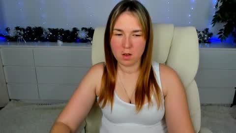 Snapshot of sofii_darling chatting on December 4, 5:43 pm sofii_darling online show from December 4, 5:43 pm