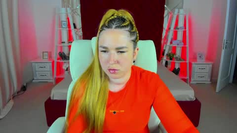 Snapshot of sofii_darling chatting on April 2, 4:26 pm sofii_darling online show from April 2, 4:26 pm