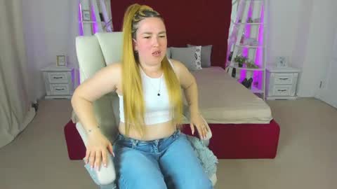 Snapshot of sofii_darling chatting on April 5, 4:37 pm sofii_darling online show from April 5, 4:37 pm