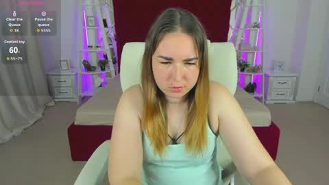 Snapshot of sofii_darling chatting on April 23, 4:53 pm sofii_darling online show from April 23, 4:53 pm