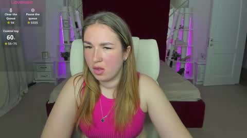 Snapshot of sofii_darling chatting on April 28, 4:45 pm sofii_darling online show from April 28, 4:45 pm
