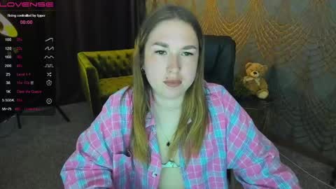 Snapshot of sofii_darling chatting on May 4, 5:31 pm sofii_darling online show from May 4, 5:31 pm