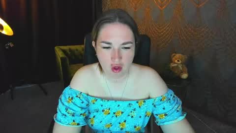 Snapshot of sofii_darling chatting on May 5, 4:48 pm sofii_darling online show from May 5, 4:48 pm