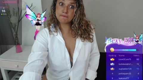 Snapshot of sofii_diaz chatting on December 12, 10:42 pm SOFIA online show from December 12, 10:42 pm