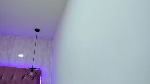 Snapshot of sofii_miller_ chatting on December 18, 1:26 am online show from December 18, 1:26 am