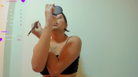 Snapshot of sofii_miller_ chatting on March 5, 6:12 pm online show from March 5, 6:12 pm