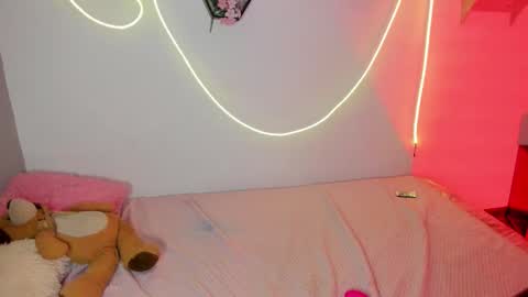 Snapshot of sofii_miller_ chatting on December 13, 9:31 pm online show from December 13, 9:31 pm