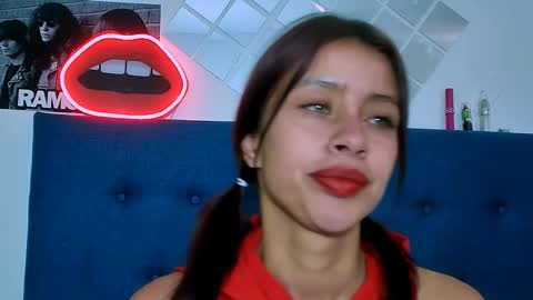 Snapshot of sofiia_tay chatting on September 11, 3:01 pm sofiia_tay online show from September 11, 3:01 pm