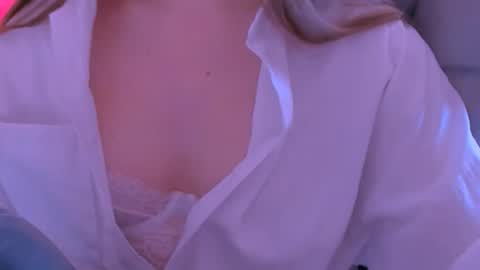 Snapshot of sofinovvak chatting on February 26, 11:31 am Sofi online show from February 26, 11:31 am