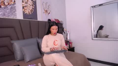 Snapshot of sofiperez_ chatting on May 17, 11:17 am online show from May 17, 11:17 am