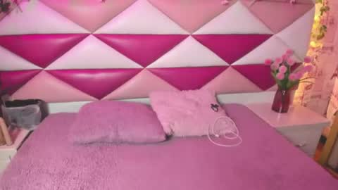 Snapshot of sofirose_111 chatting on June 25, 1:37 pm Sofi online show from June 25, 1:37 pm