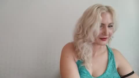 Snapshot of sofishine11 chatting on October 17, 7:11 am Sofi online show from October 17, 7:11 am