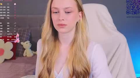 Snapshot of soft_babe chatting on April 28, 8:36 pm Milisa online show from April 28, 8:36 pm