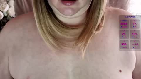 Snapshot of soft_body chatting on October 7, 1:19 pm Hi Im Sofia             online show from October 7, 1:19 pm