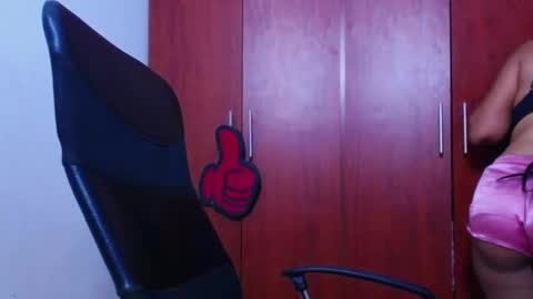 Snapshot of soft_fetish chatting on November 26, 11:28 pm Camila M online show from November 26, 11:28 pm