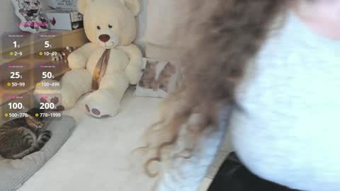 Mia online show from December 3, 7:44 pm