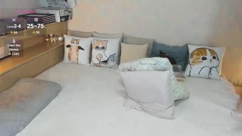 Mia online show from October 7, 7:22 pm