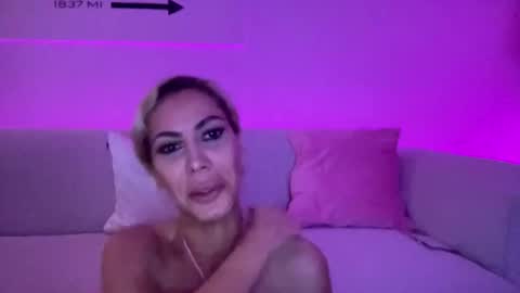 Snapshot of softblondelive_ chatting on March 17, 7:17 pm softblondelive_ online show from March 17, 7:17 pm