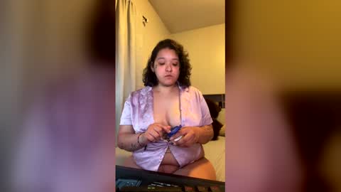 Snapshot of softbutmine chatting on June 11, 2:33 am Layla online show from June 11, 2:33 am