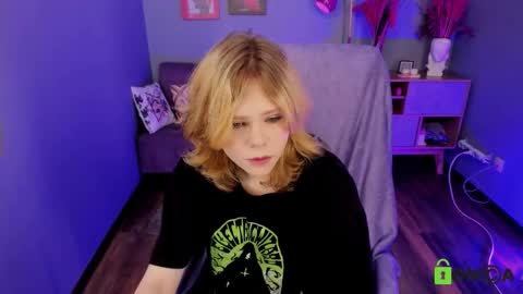 Snapshot of softflame chatting on November 24, 10:26 am softflame online show from November 24, 10:26 am