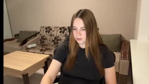 Snapshot of softiris_ chatting on March 25, 6:03 pm Anna online show from March 25, 6:03 pm