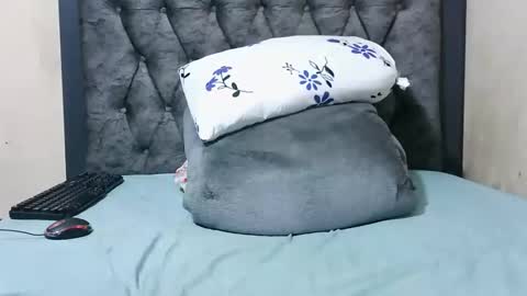 Snapshot of softsinn chatting on April 17, 11:35 am sheryll online show from April 17, 11:35 am
