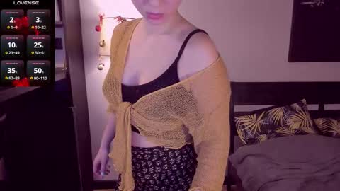 Snapshot of softt_kitty chatting on February 19, 5:31 pm Emily online show from February 19, 5:31 pm