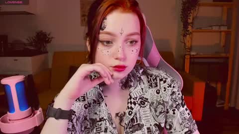 Snapshot of sofy_benson chatting on December 6, 12:27 pm Sofy online show from December 6, 12:27 pm