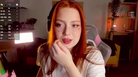 Snapshot of sofy_benson chatting on November 9, 8:12 am Sofy online show from November 9, 8:12 am